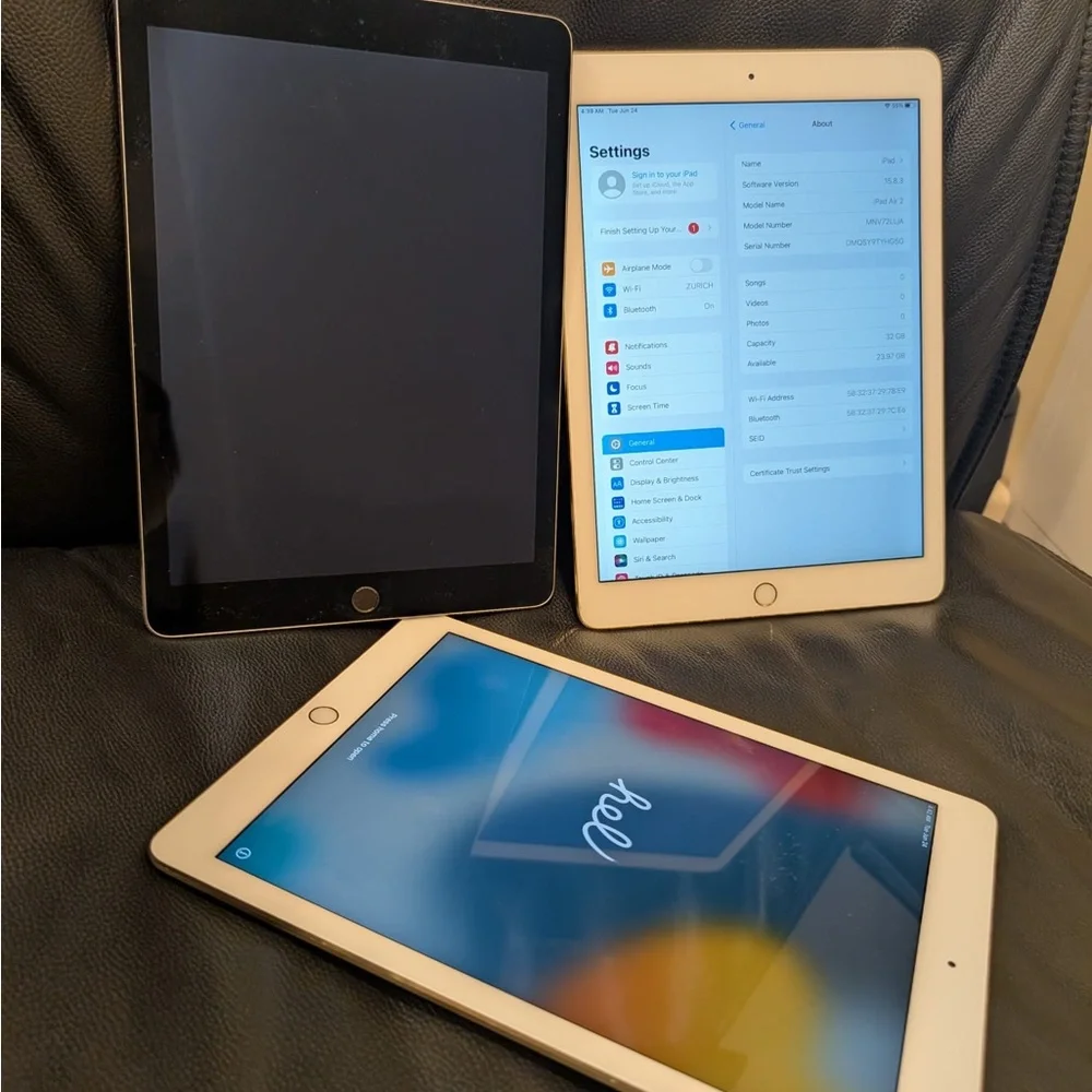 Apple iPad Full-Size Tablets Black and White